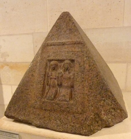 pyramidion, image 1/5