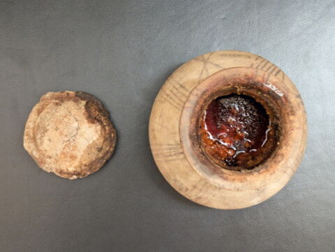 jarre biconique ; couvercle de vase ; avec contenu, image 4/5