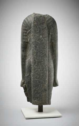 statue, image 2/5