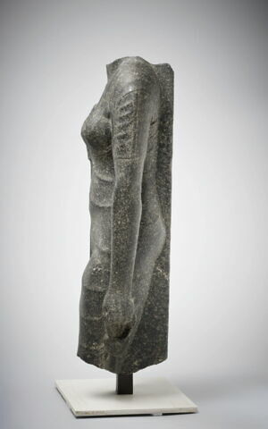 statue, image 3/5