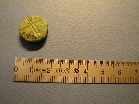 perle en pastille ronde dentelée ; amulette, image 1/1