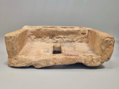 chevet ; maquette de maison, image 2/8