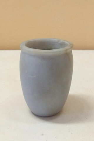 vase, image 2/2