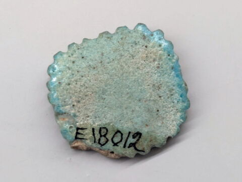 perle en pastille ovale dentelée, image 2/2