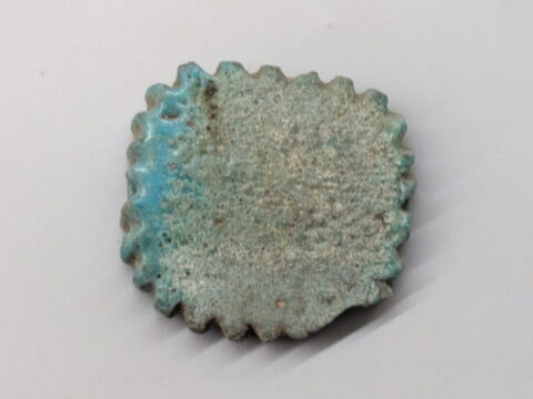 perle en pastille ovale dentelée