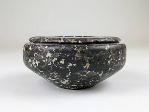 vase, image 2/4