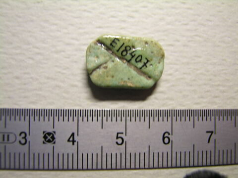 perle en pastille ovale ; perle ; amulette, image 1/1