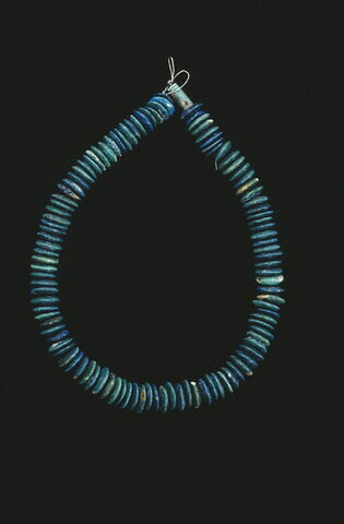 collier ; perle lenticulaire ; perle cylindrique, image 1/1