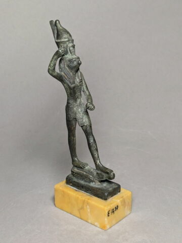 figurine d'Horus harponneur