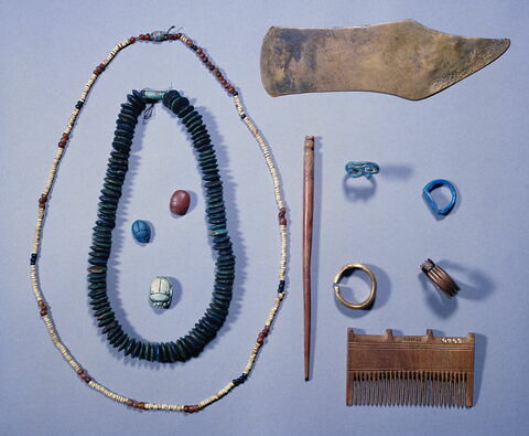 collier  ; scarabée ; perles ; perle rondelle ; perle sphérique ; perle biconique, image 4/4