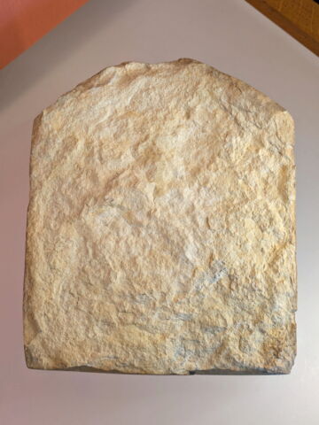 table d'offrandes rectangulaire à bec en pain caréné, image 2/7