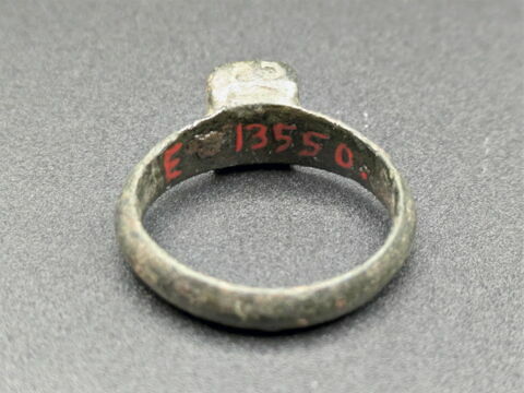 bague à chaton fixe ; bague à chaton carré, image 2/4