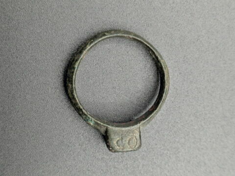 bague à chaton fixe ; bague à chaton carré, image 3/4