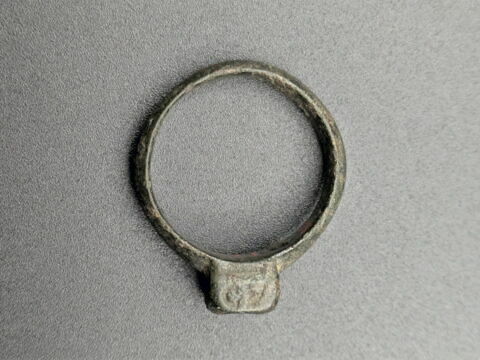 bague à chaton fixe ; bague à chaton carré, image 4/4