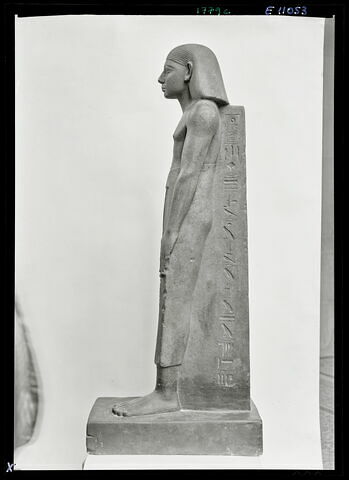 statue, image 2/12