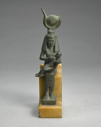 figurine d'Isis allaitant, image 1/1