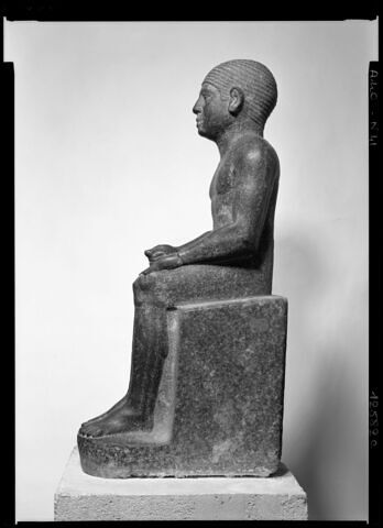statue, image 4/7
