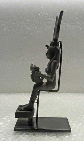figurine d'Isis allaitant, image 4/5
