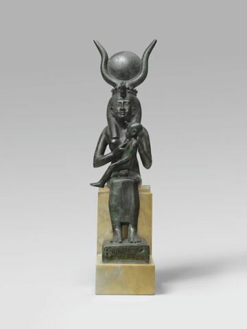 figurine d'Isis allaitant, image 2/7