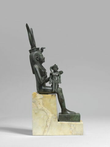 figurine d'Isis allaitant, image 5/7