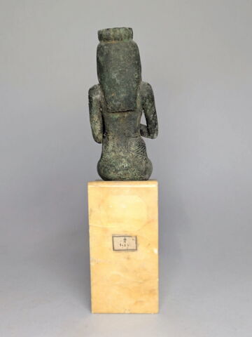 figurine d'Isis allaitant, image 2/5
