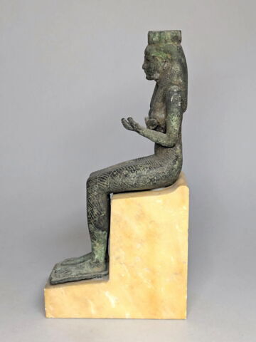 figurine d'Isis allaitant, image 5/5