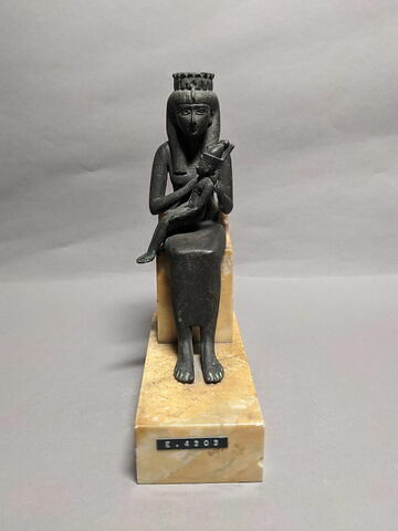 figurine d'Isis allaitant, image 1/4