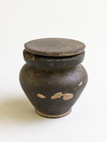 pot à kohol ; couvercle de vase ; avec contenu, image 2/3