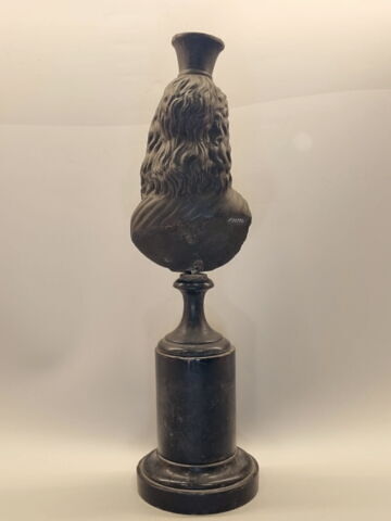 statue, image 3/5
