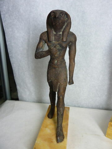 figurine, image 2/7