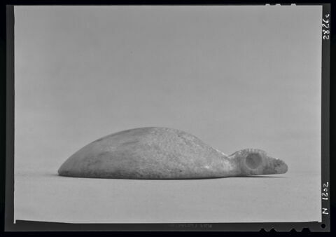 coupelle  ; vase plastique ; couvercle de vase, image 7/8