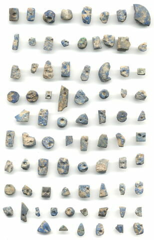 perles ; perle sphérique ; perle en tonnelet ; perle biconique ; perle rondelle ; perle fusiforme  ; débris ; incrustation, image 3/3
