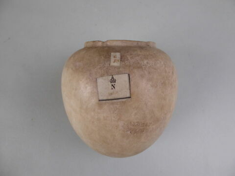 vase, image 3/3
