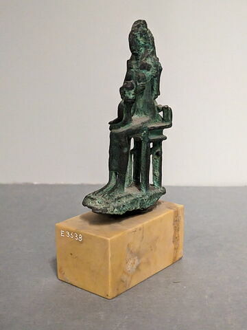 figurine d'Isis allaitant, image 1/5
