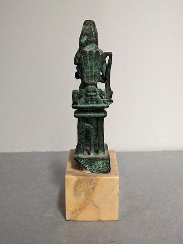 figurine d'Isis allaitant, image 3/5