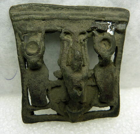 amulette ; pectoral en naos