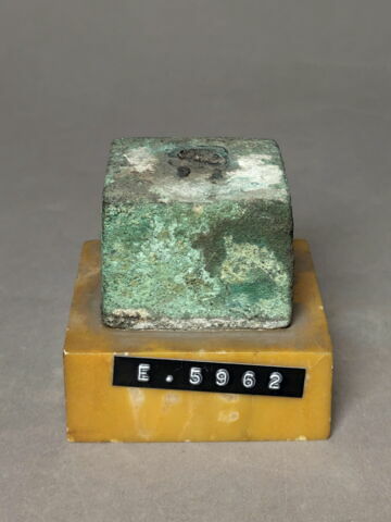 figurine ; socle de statue, image 1/5