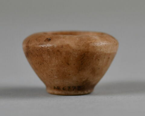 pot ; pot à kohol  ; vase miniature, image 2/2