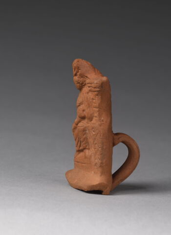 figurine d'Isis allaitant ; lampe, image 2/3