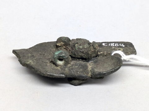 égide et contrepoids de collier ; égide et contrepoids de collier rabattu, image 3/3
