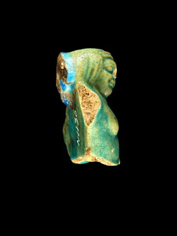 figurine d'Harpocrate au pot  ; vase, image 3/4