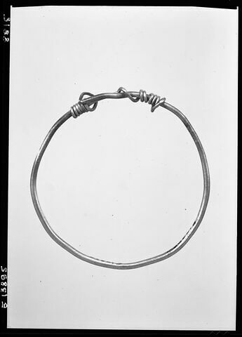 bracelet en anneau à extrémités enroulées