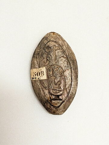 scaraboïde ; perle en demi olive, image 2/2