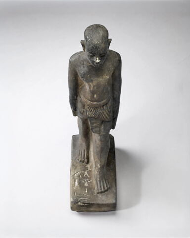 statue, image 2/13