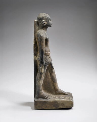 statue, image 4/13