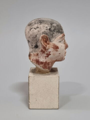 statue, image 3/5