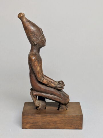statue, image 3/9