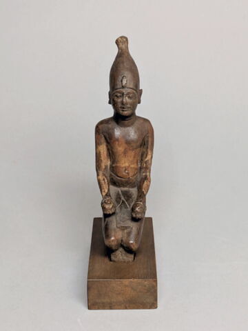 statue, image 4/9