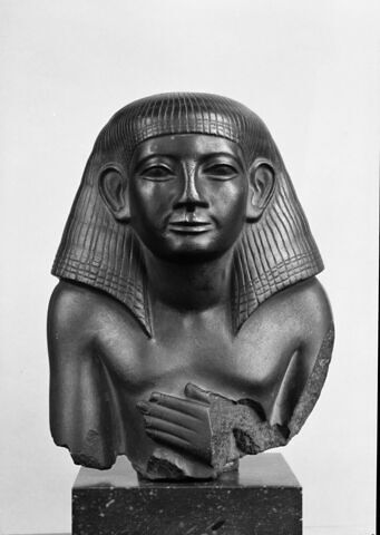 statue