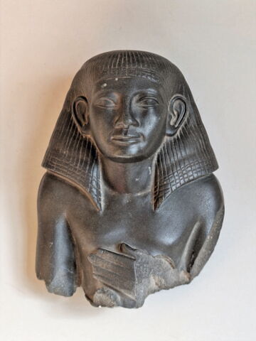 statue, image 2/6